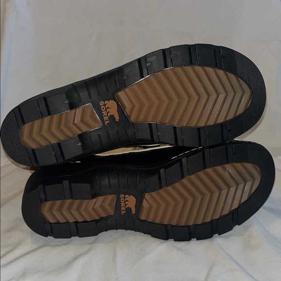 NEW! Sorel Tan and Black Winter Boots - Picture 6 of 6